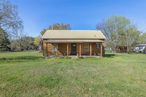 809 N Main ST Lexington TX 78947