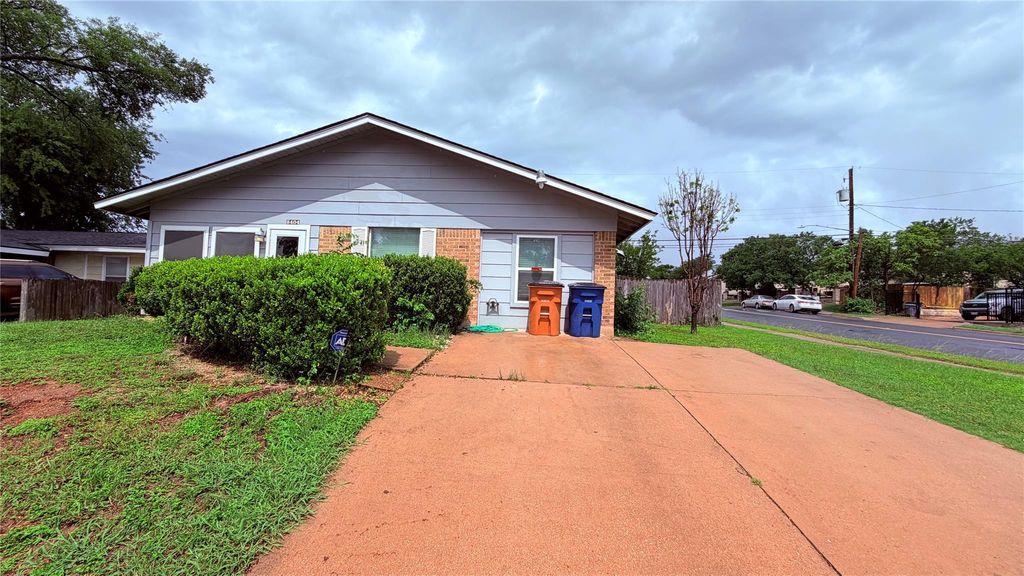 Photo of 8404 Maine DR, Austin, TX 78758 (MLS # 2450584)