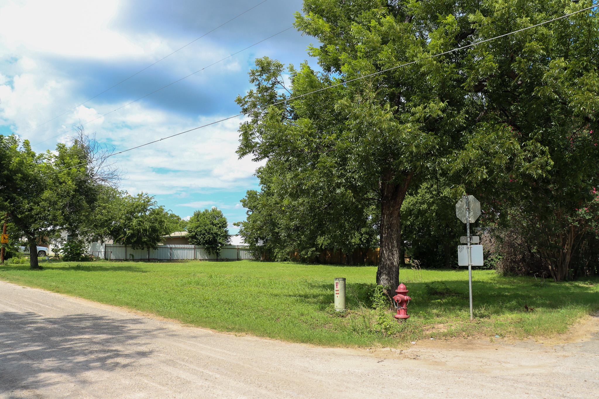Photo 1 of 4 — 708 W Lewis ST, San Saba, TX 76877