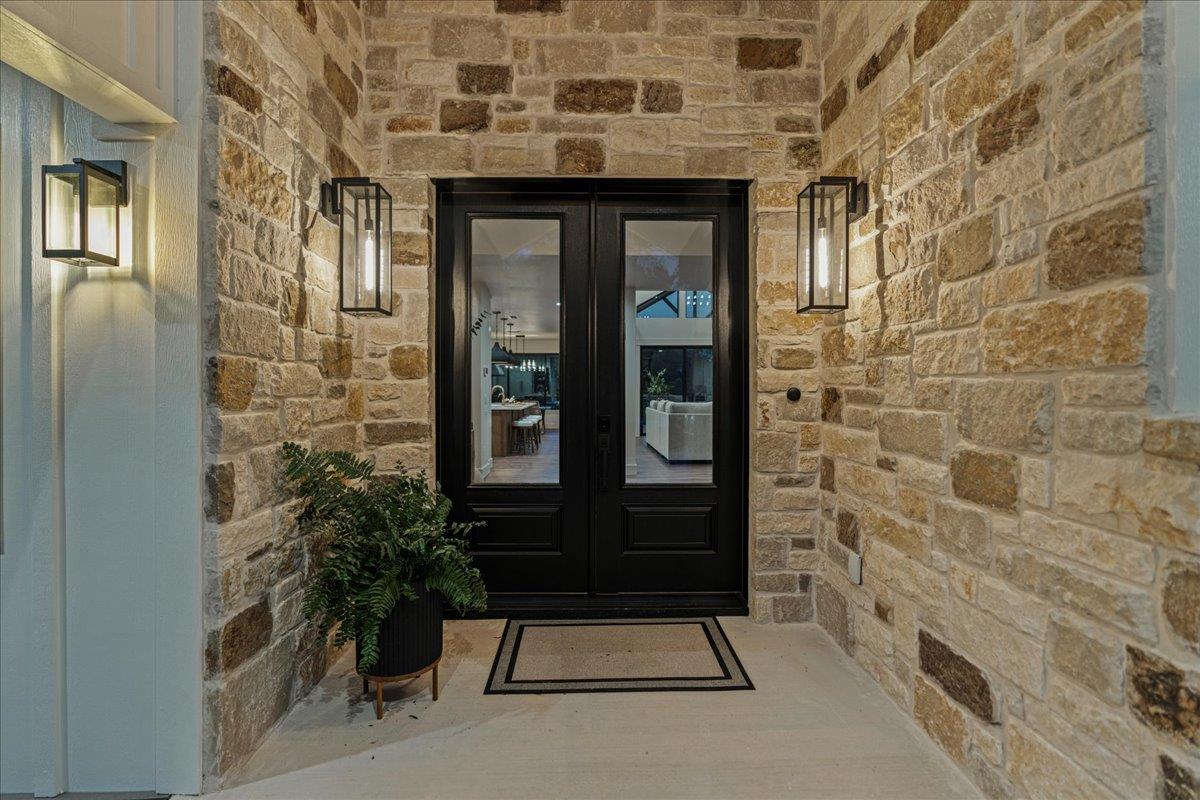 202 Hub DR