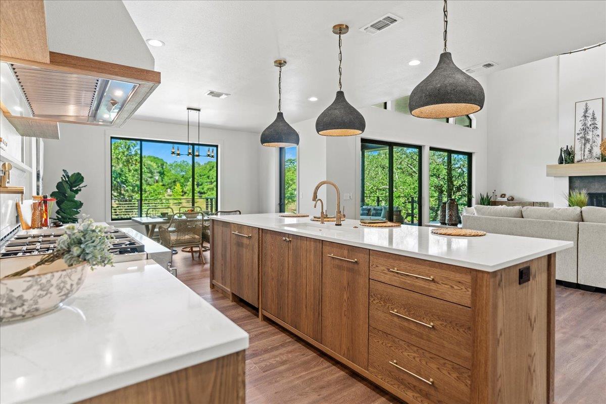 202 Hub DR