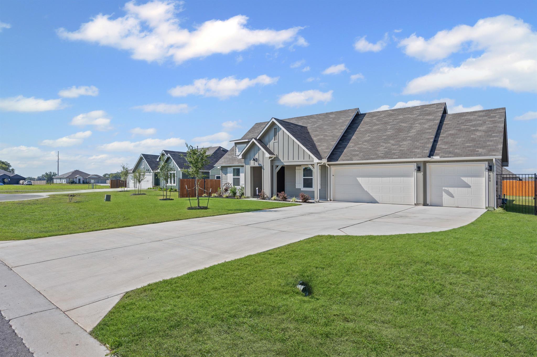 600 Davis Mountain DR