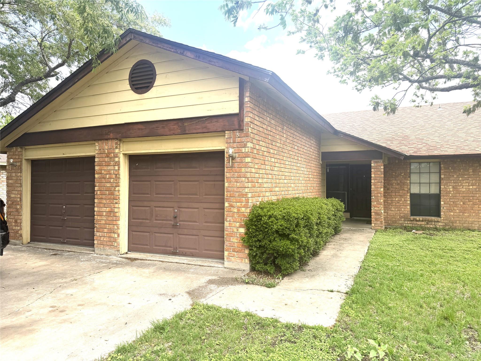 Photo 1 of 15 — 116 Mockingbird LN B, Lockhart, TX 78644