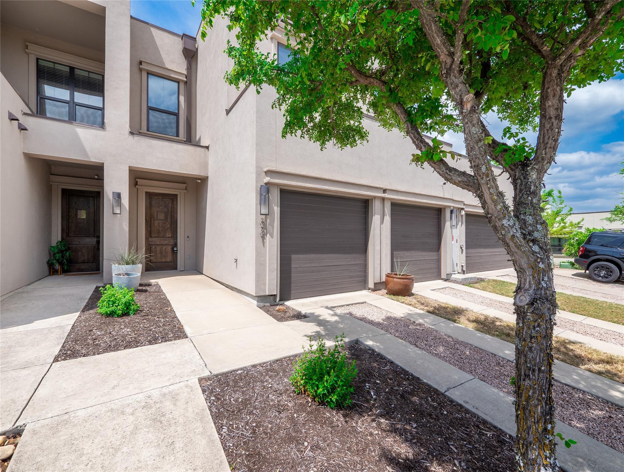 8200 Southwest PKWY 321