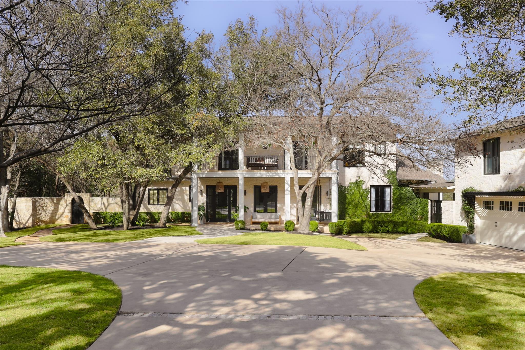 102 Crestwood CT