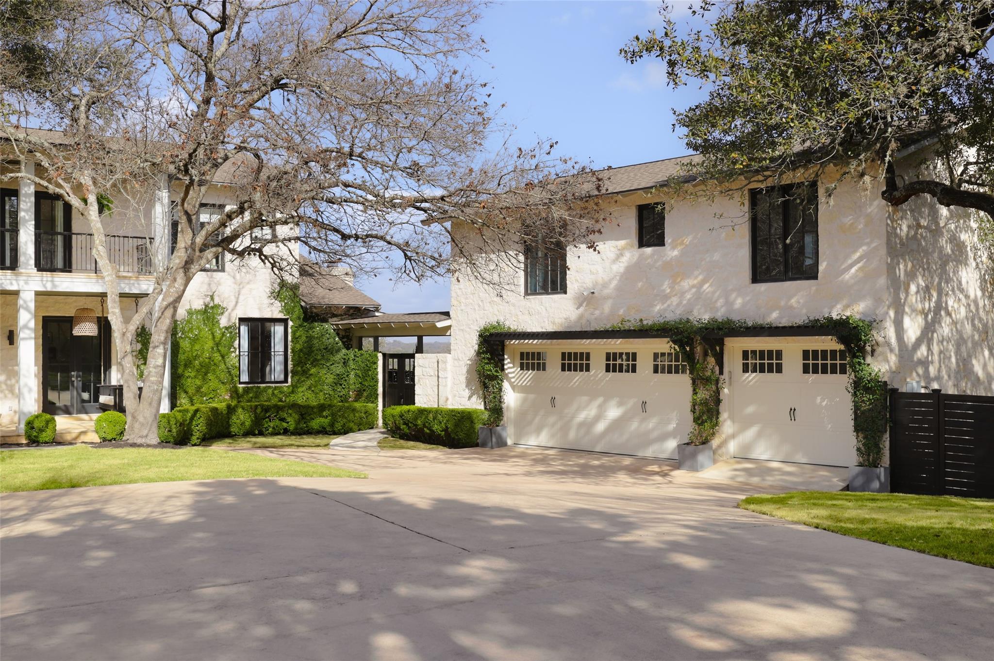 102 Crestwood CT