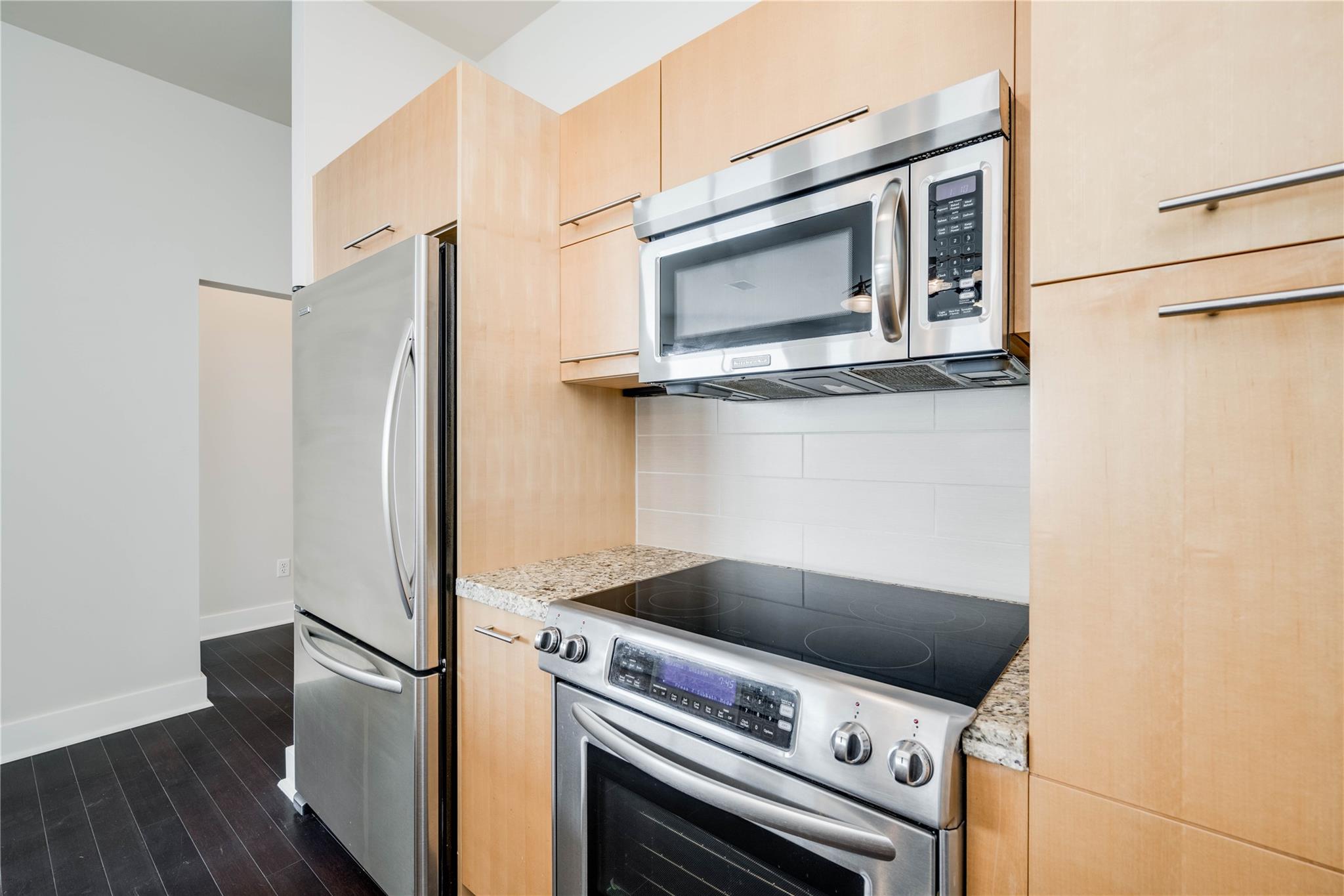 603 Davis ST 2208