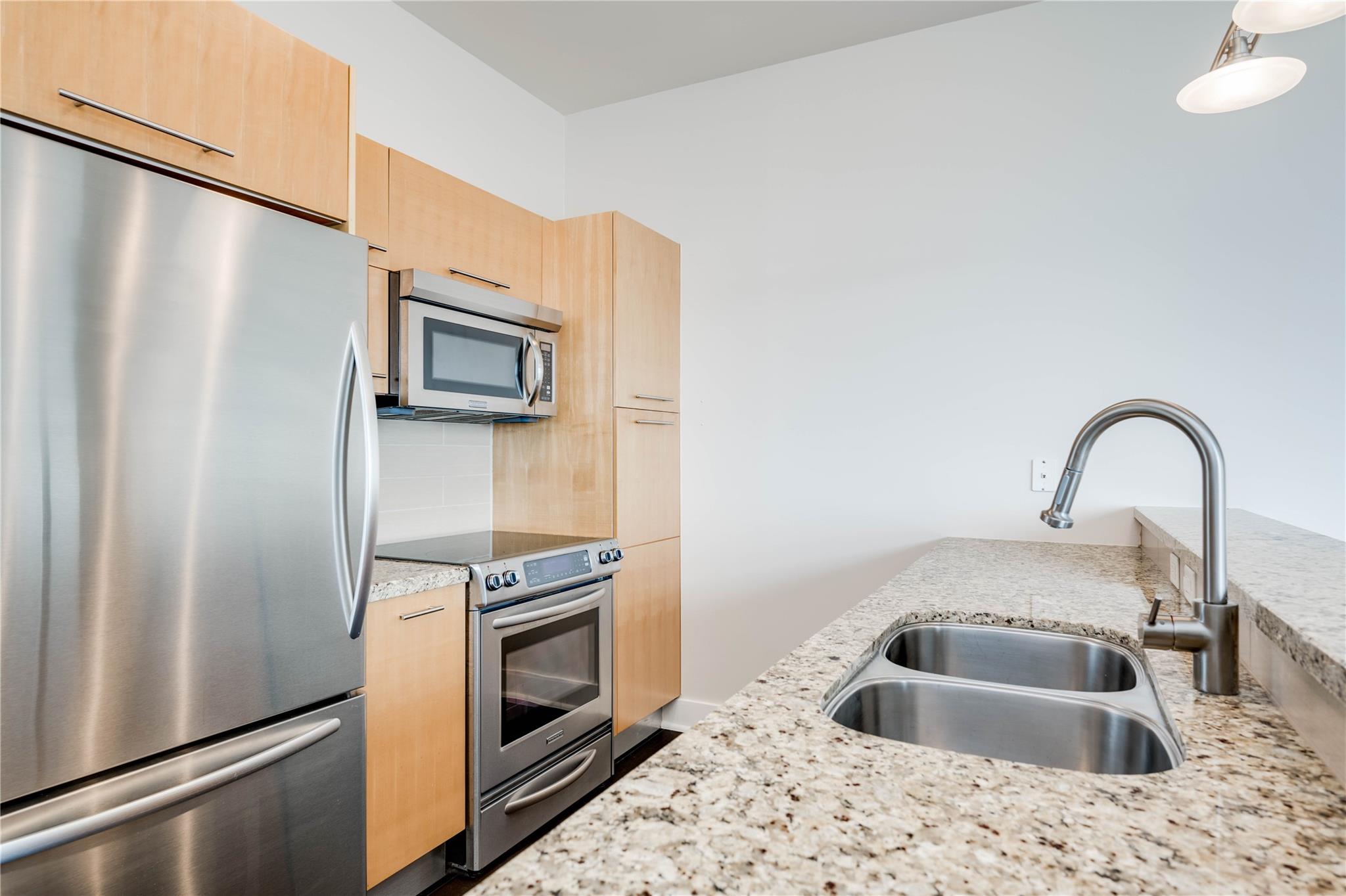 603 Davis ST 2208