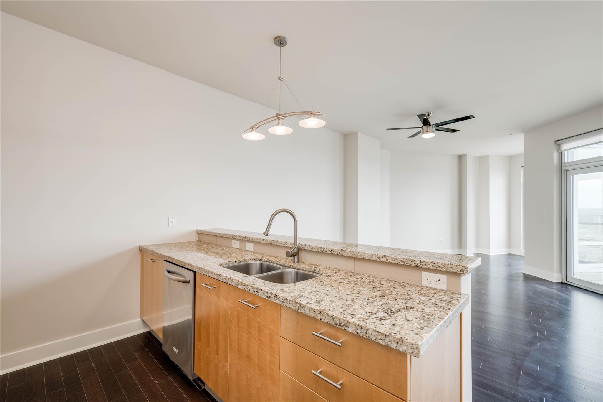 603 Davis ST 2208