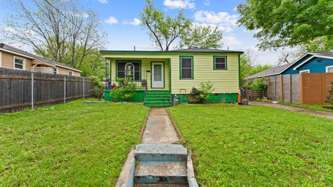Photo of 2947 Eckert ST, Austin, TX 78722 (MLS # 4654253)