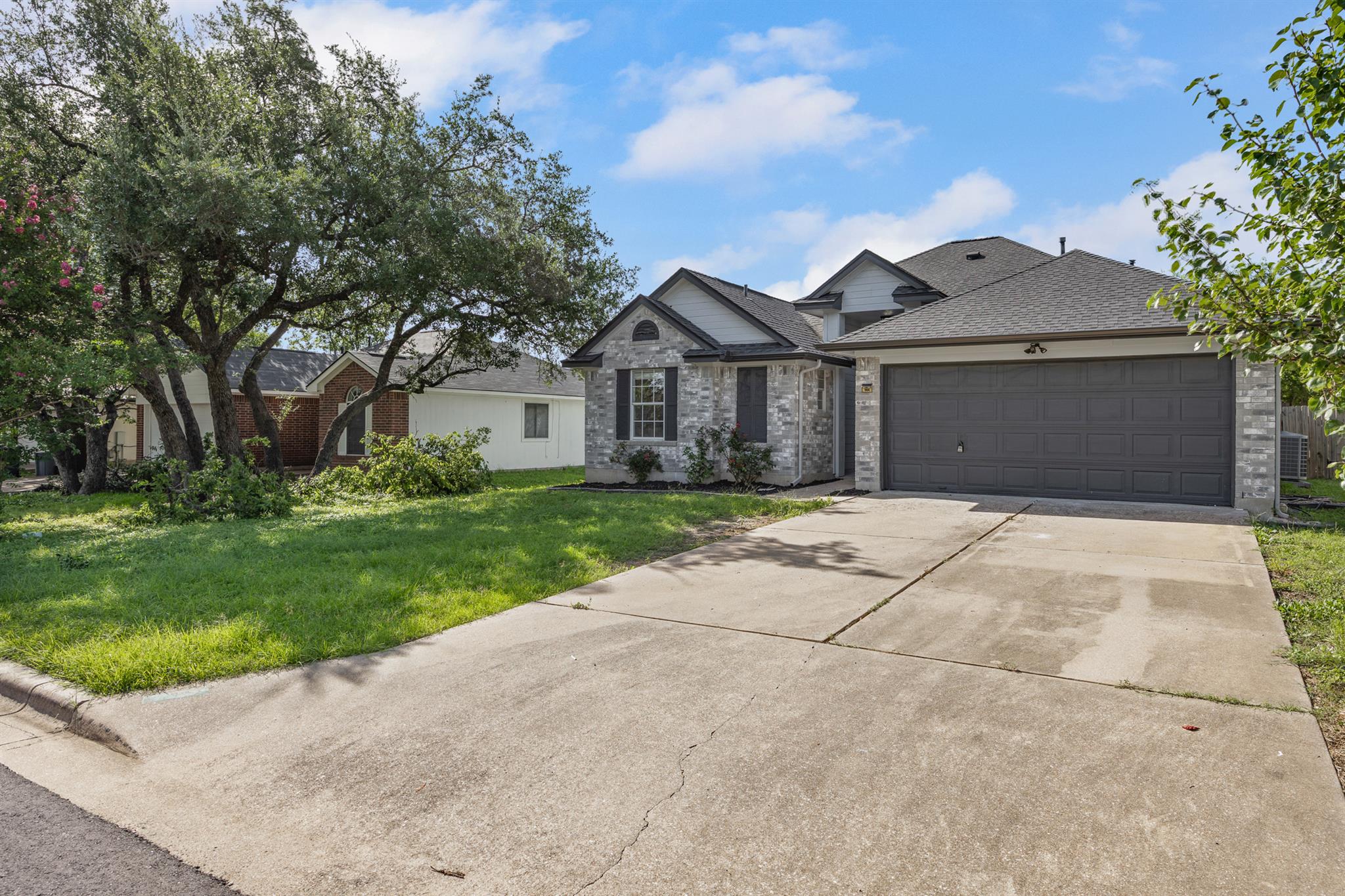904 Honeysuckle DR