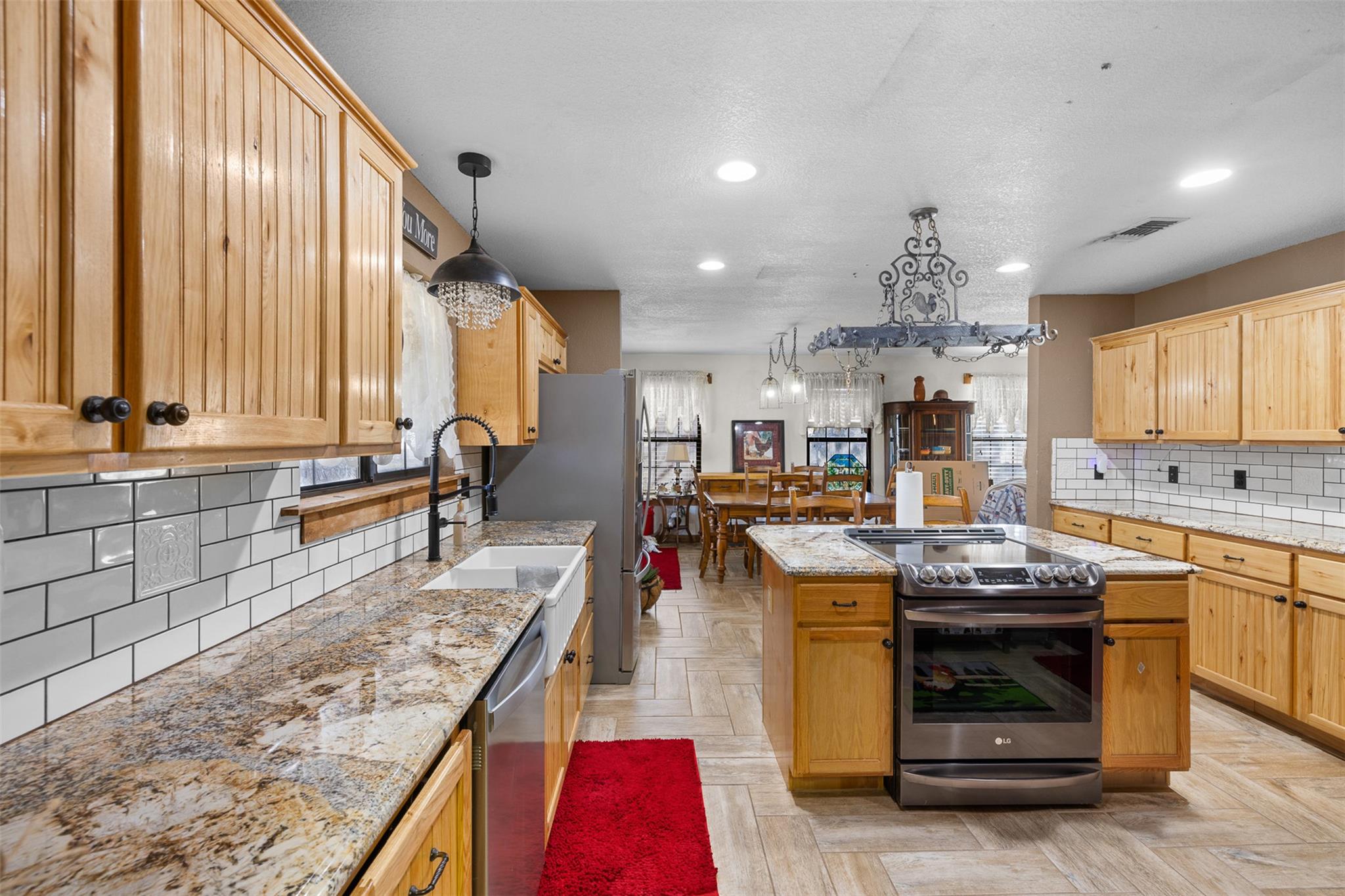 7393 N State Highway 80