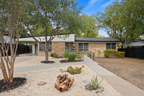 Tiny photo for 1418 Larkwood DR, Austin, TX 78723 (MLS # 1643352)
