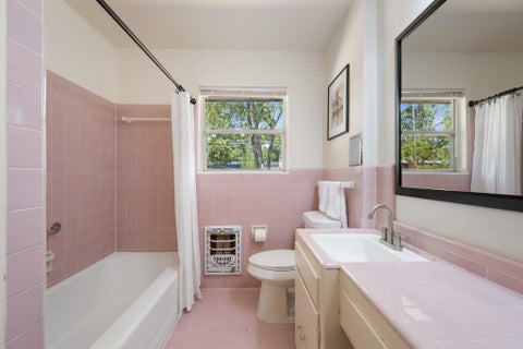 Tiny photo for 1418 Larkwood DR, Austin, TX 78723 (MLS # 1643352)
