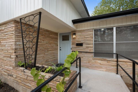 Tiny photo for 1418 Larkwood DR, Austin, TX 78723 (MLS # 1643352)