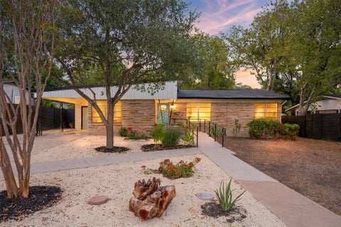 Photo of 1418 Larkwood DR, Austin, TX 78723 (MLS # 1643352)