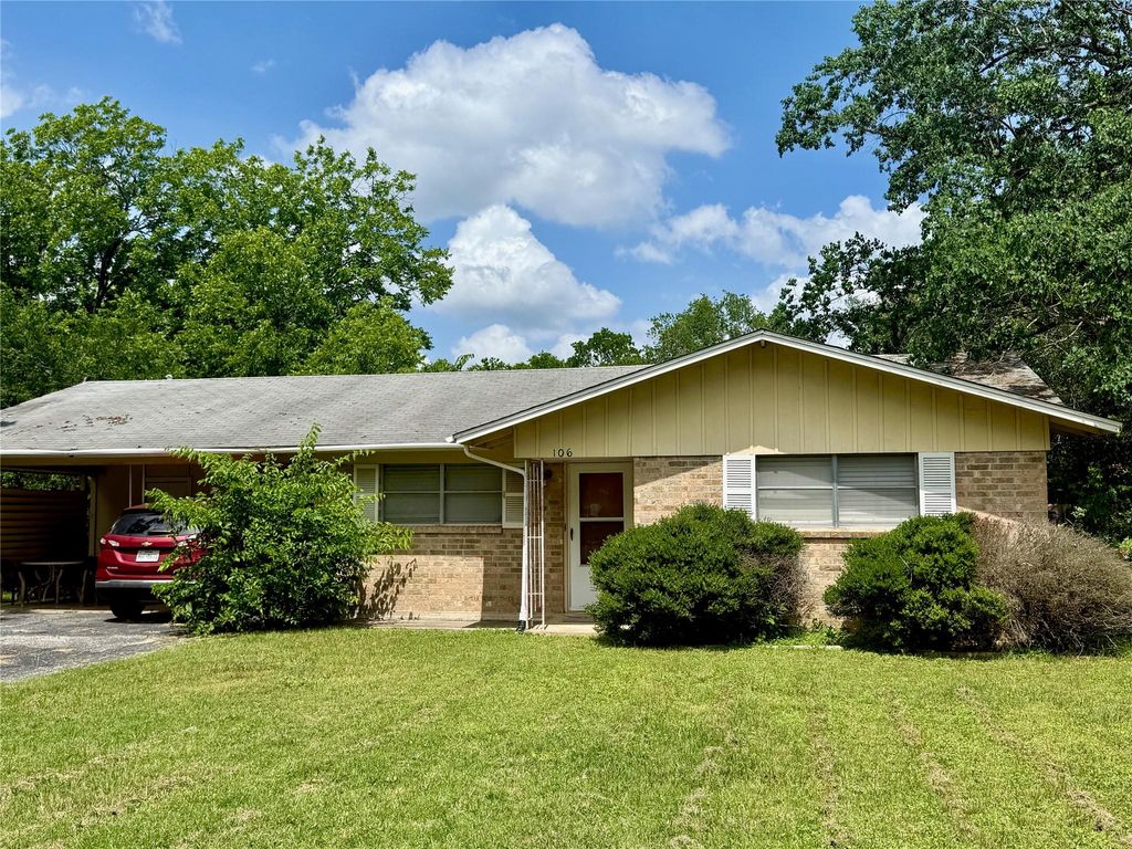 Photo of 106 San Jacinto ST, Lockhart, TX 78644 (MLS # 5643796)