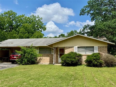 106 San Jacinto ST Lockhart TX 78644
