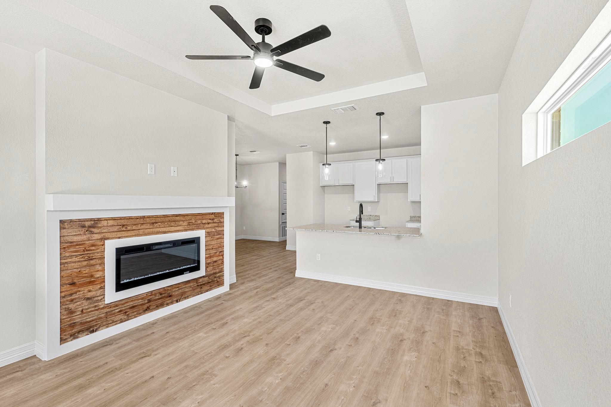 1213 Lone Pine WAY