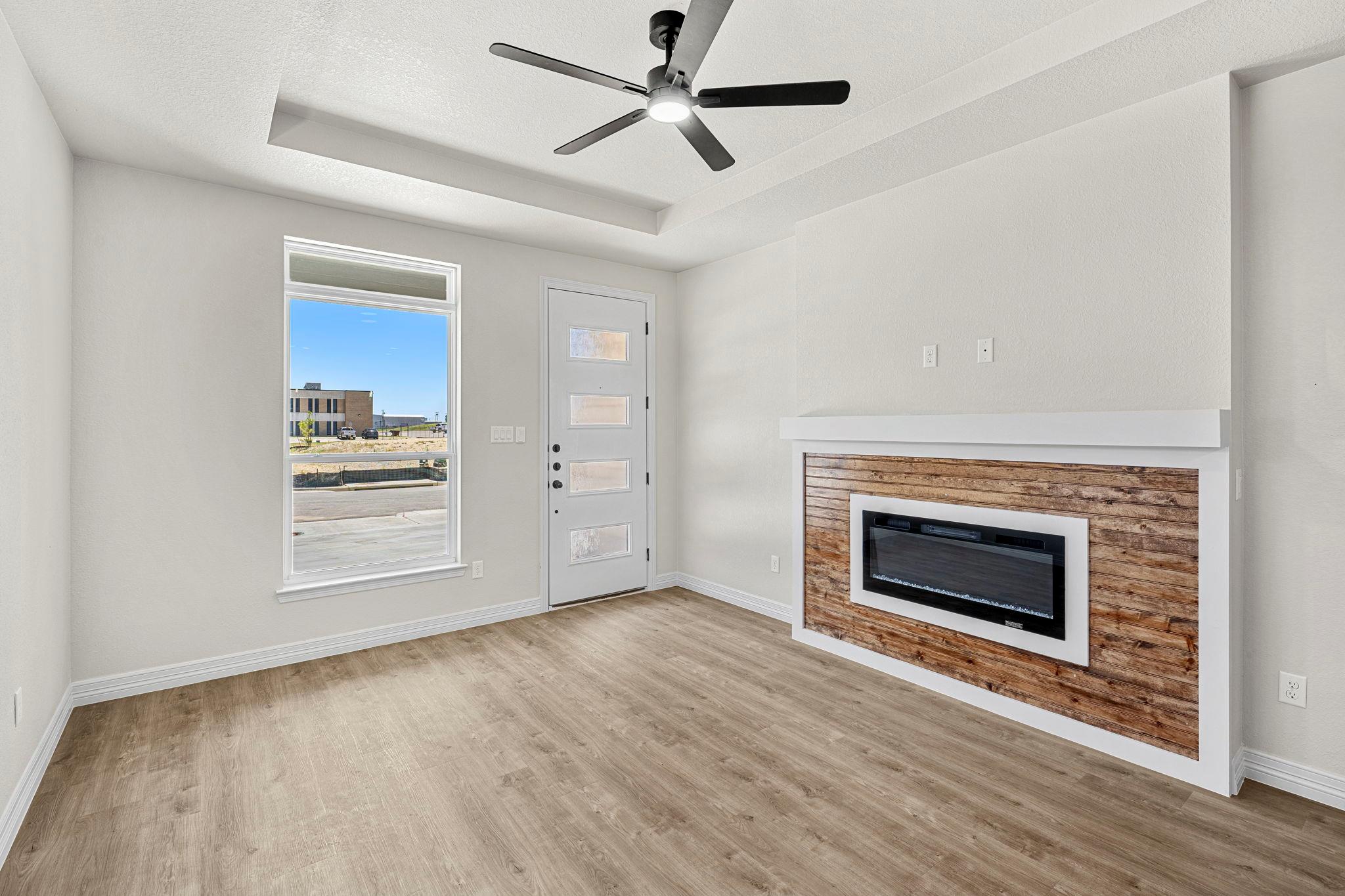 1213 Lone Pine WAY