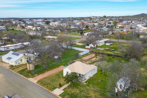 305 W Tarrant ST Llano TX 78643