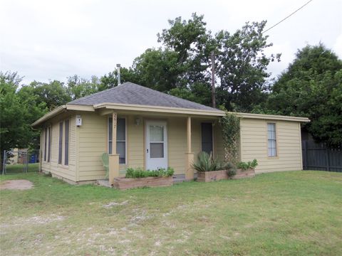 Photo of 2617 WHELESS LN, Austin, TX 78723 (MLS # 6945633)