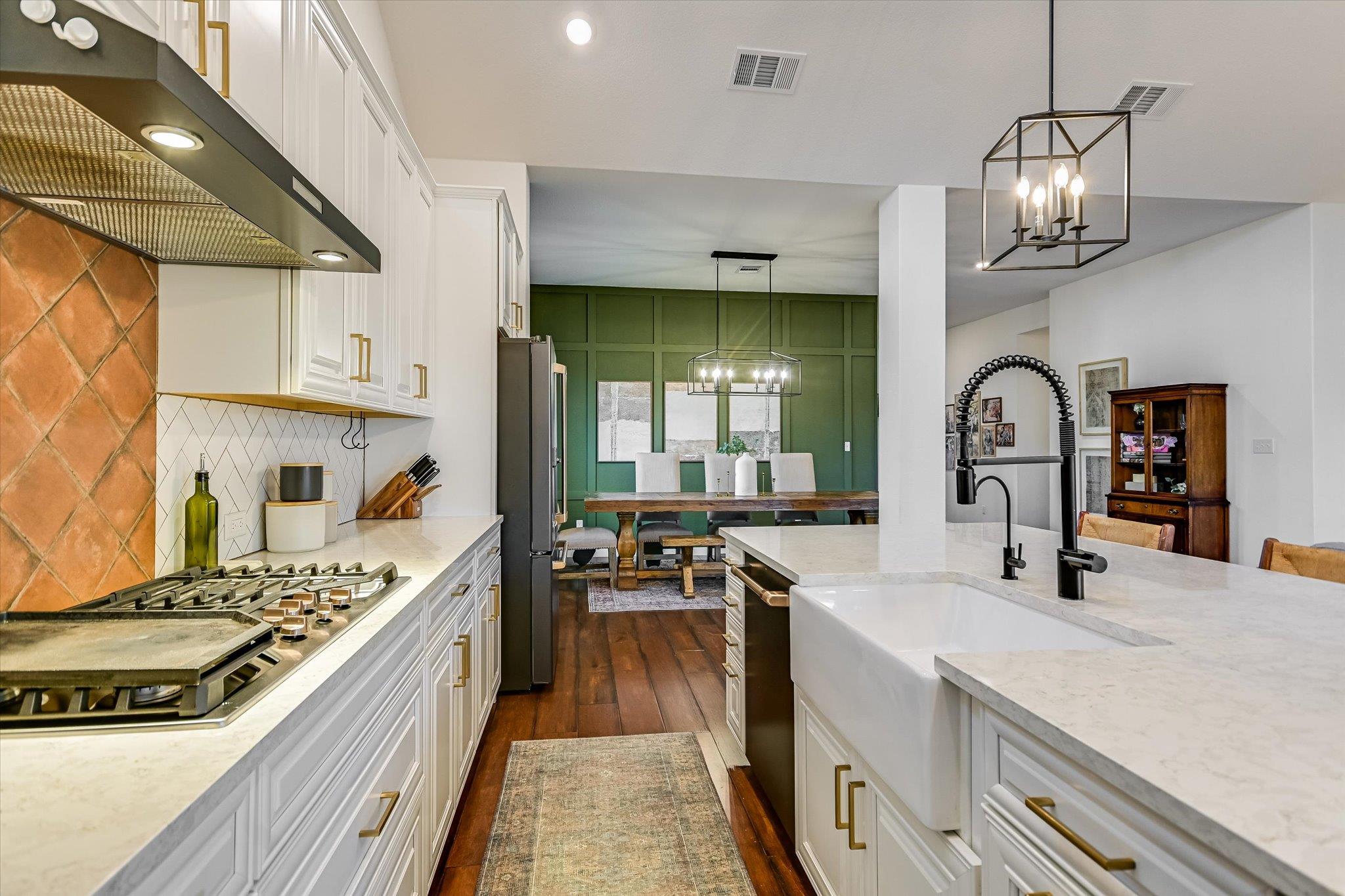 289 Helena LN