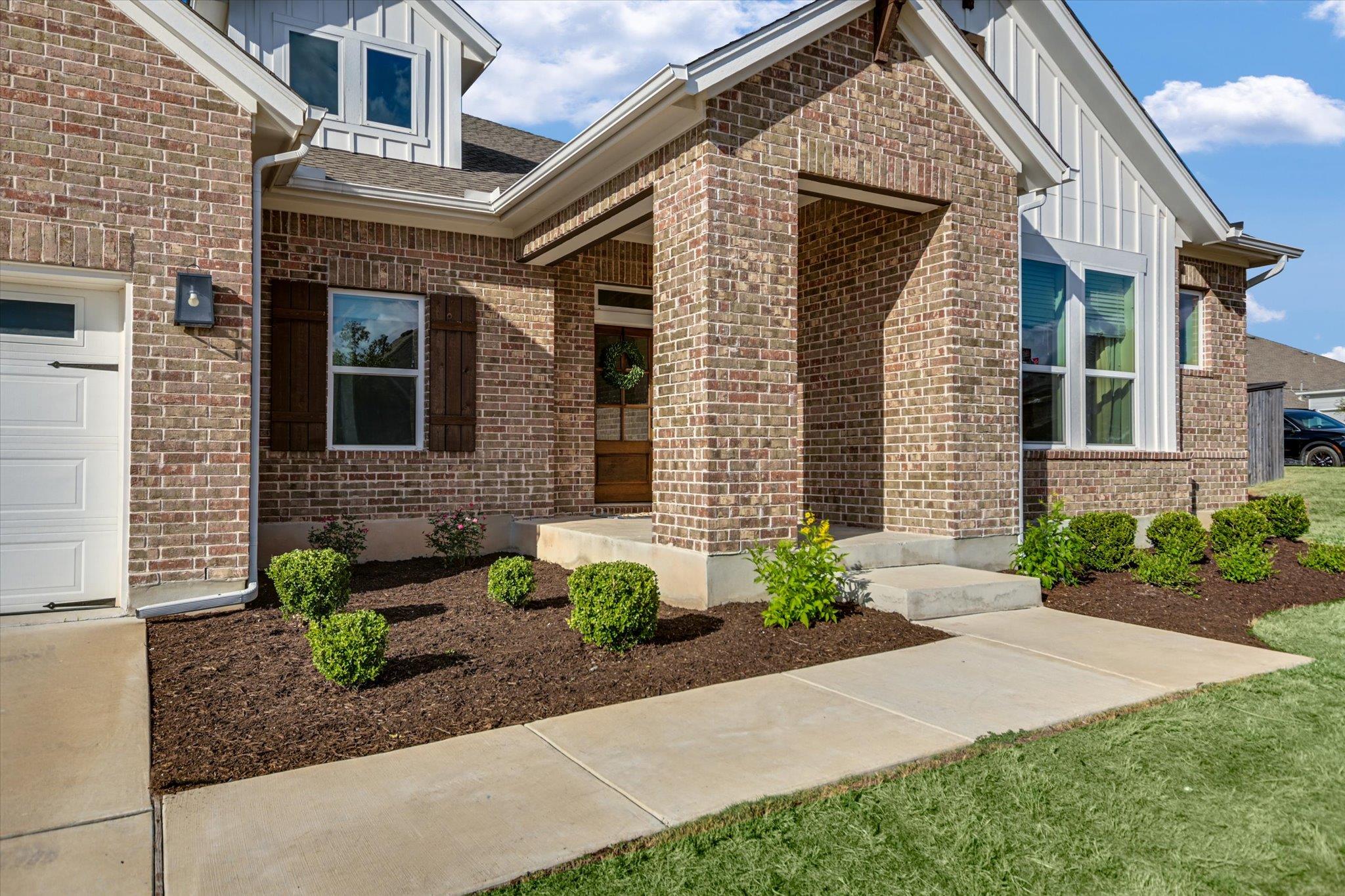289 Helena LN