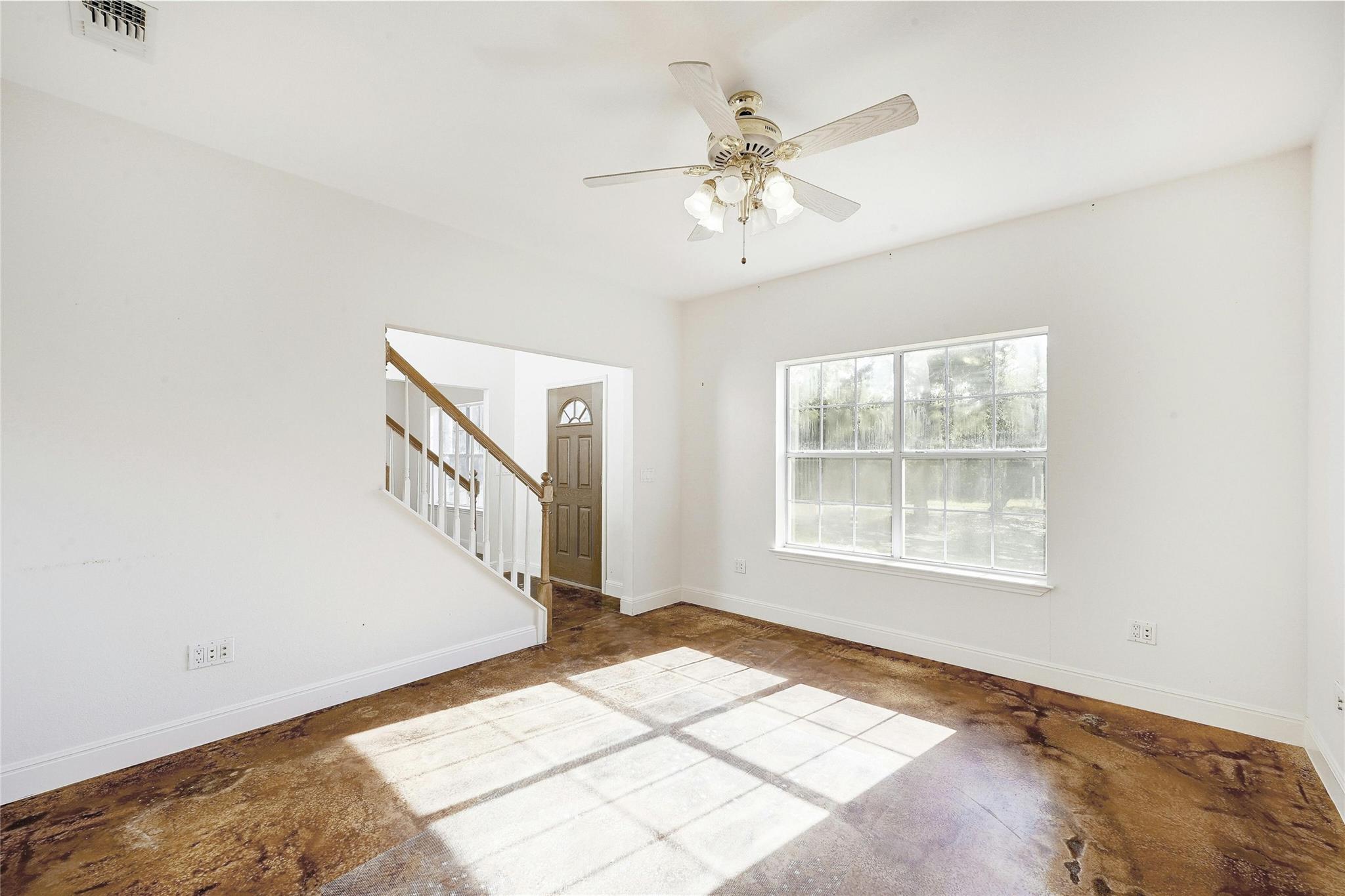8302 N Madrone TRL