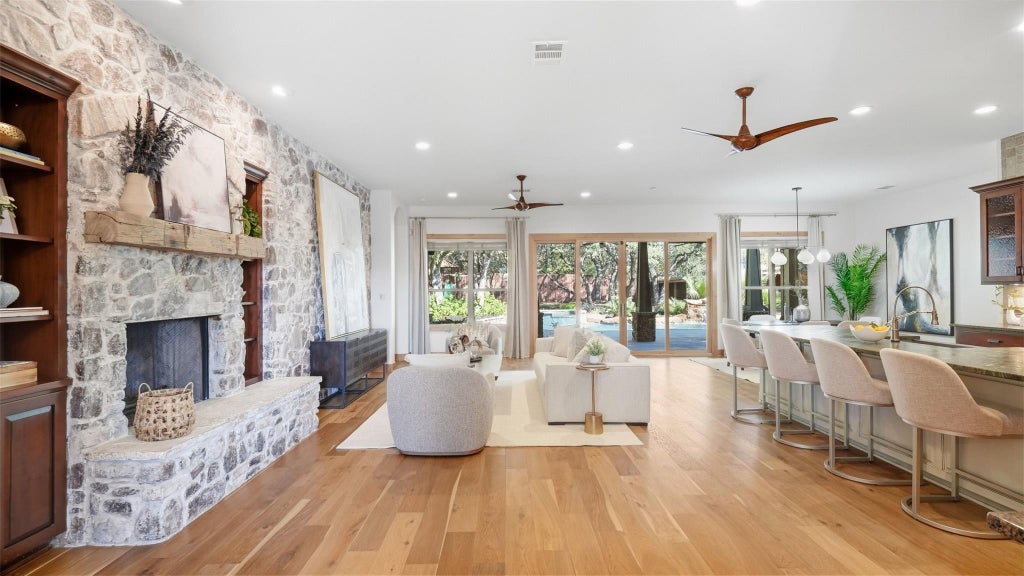Photo of 5910 Hudson Bend RD, Austin, TX 78734 (MLS # 1139768)