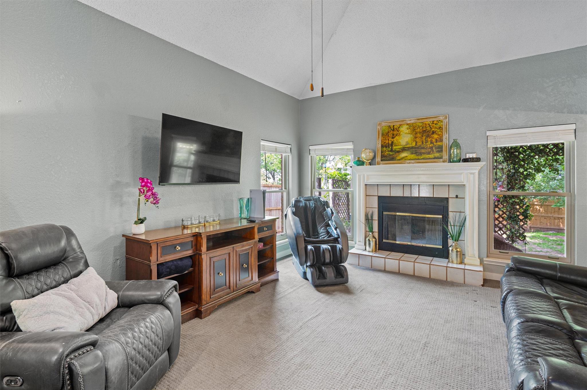 1912 Gaylord DR