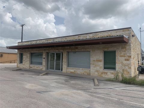 Photo of 1333 W 2nd ST, Taylor, TX 76574 (MLS # 2501129)