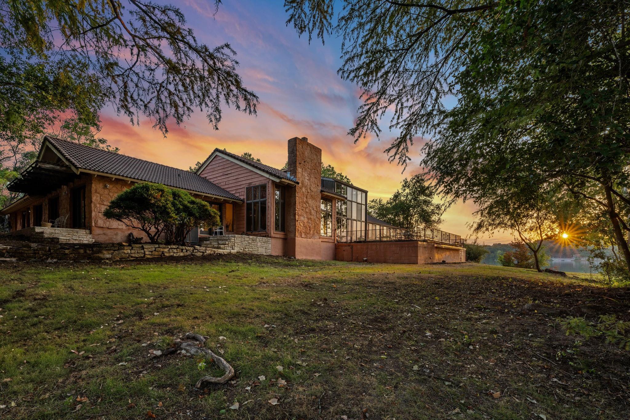 1700 Lakeshore DR