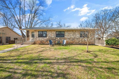 209 E Travis ST Fredericksburg TX 78624