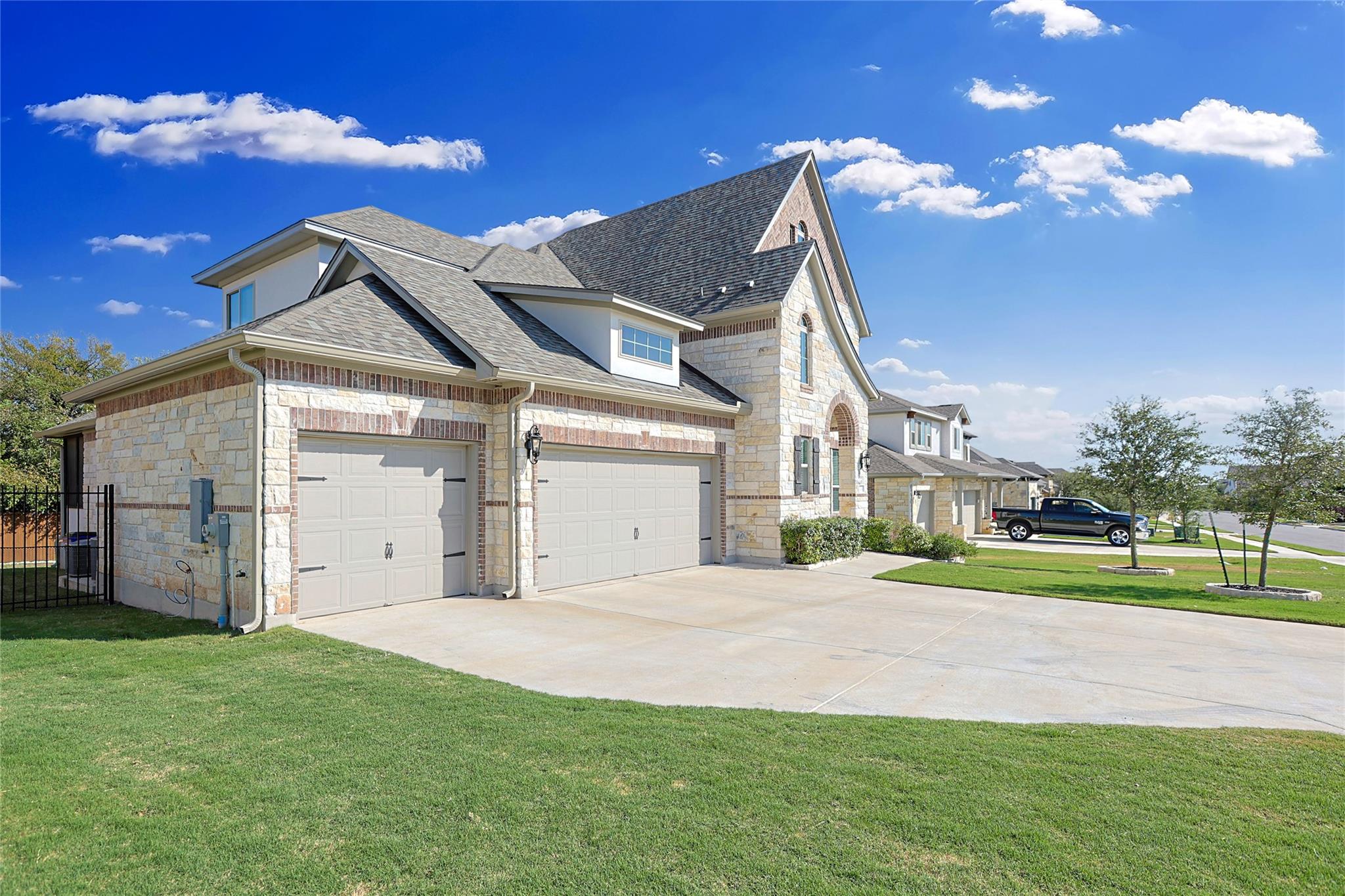 3204 Scenic Valley DR