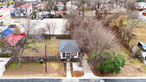 Photo of 117 W Grove ST, San Marcos, TX 78666 (MLS # 5462488)