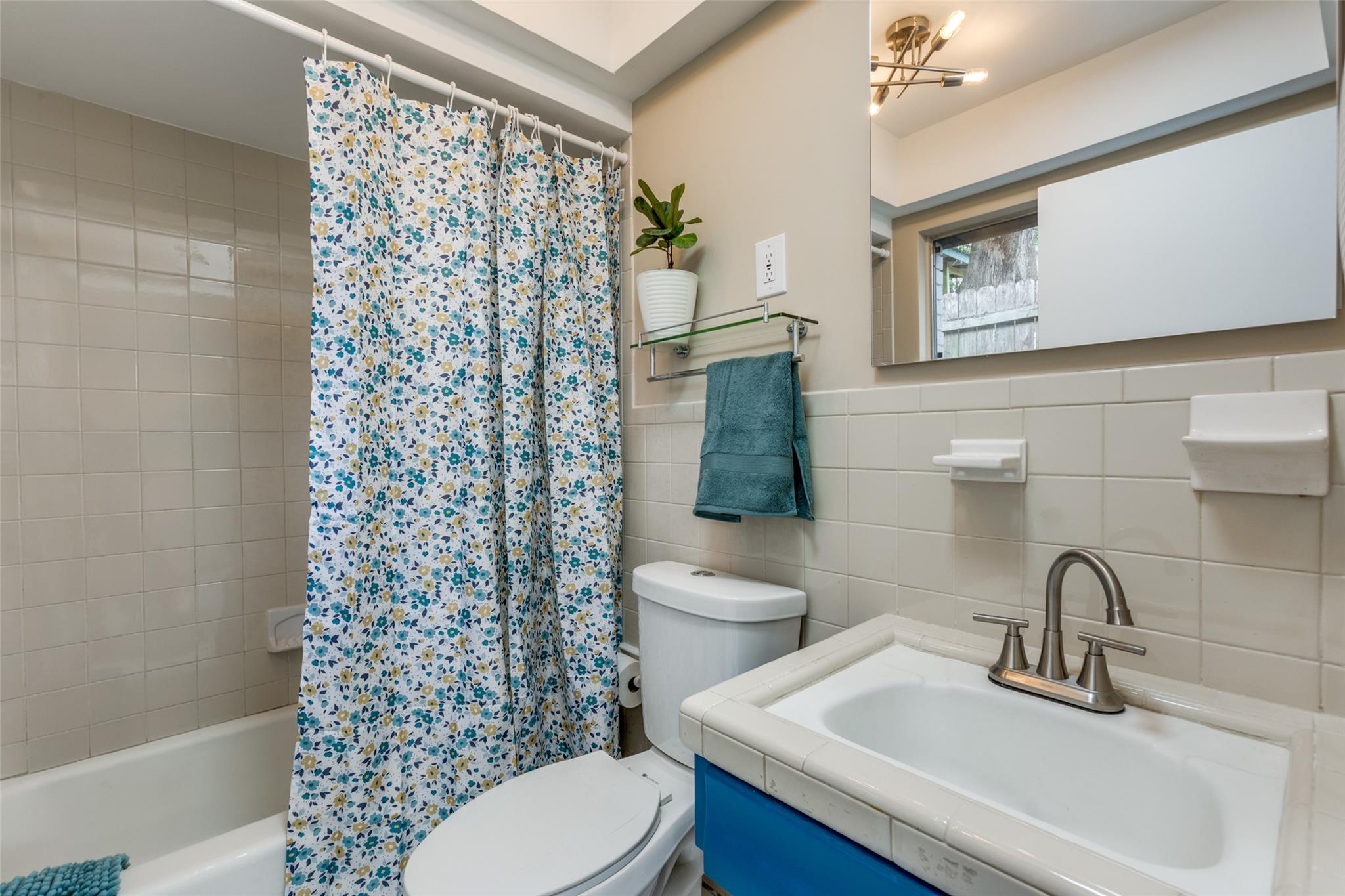 Austin, Texas 78704, United States, 3 Bedrooms Bedrooms, ,2 BathroomsBathrooms,Residential,Active,217547