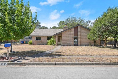 Photo of 5003 Timber Wolf CIR, Austin, TX 78727 (MLS # 3941615)