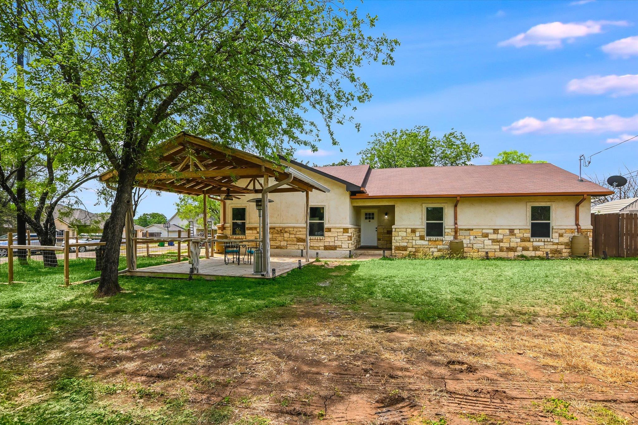 614 Maple LN