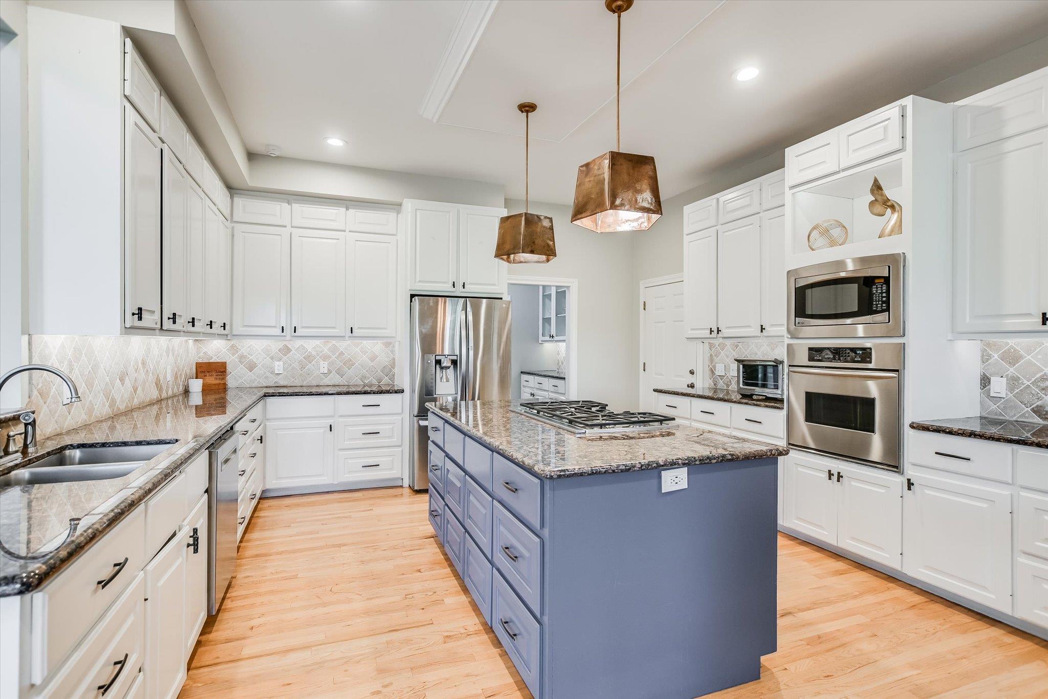 Austin, Texas 78733, United States, 4 Bedrooms Bedrooms, ,5 BathroomsBathrooms,Residential,Active,120903
