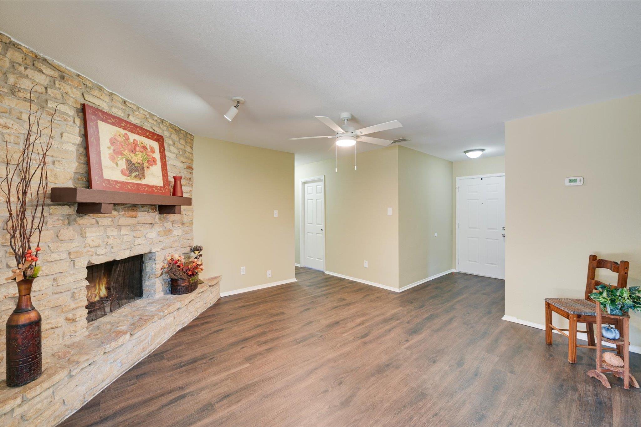 903 Rolling Green CIR