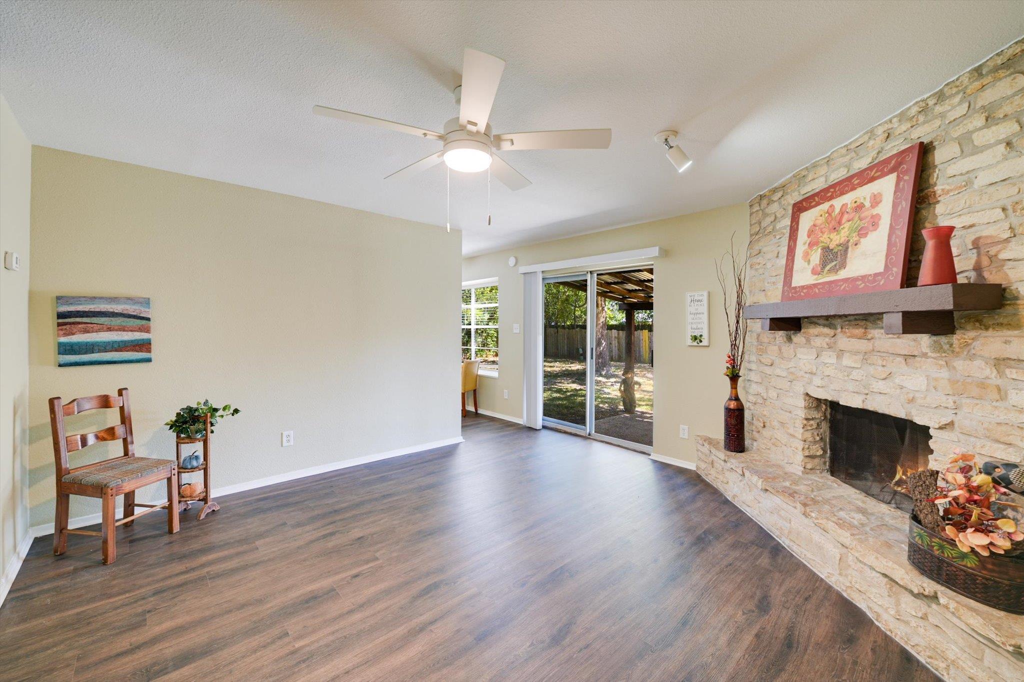 903 Rolling Green CIR