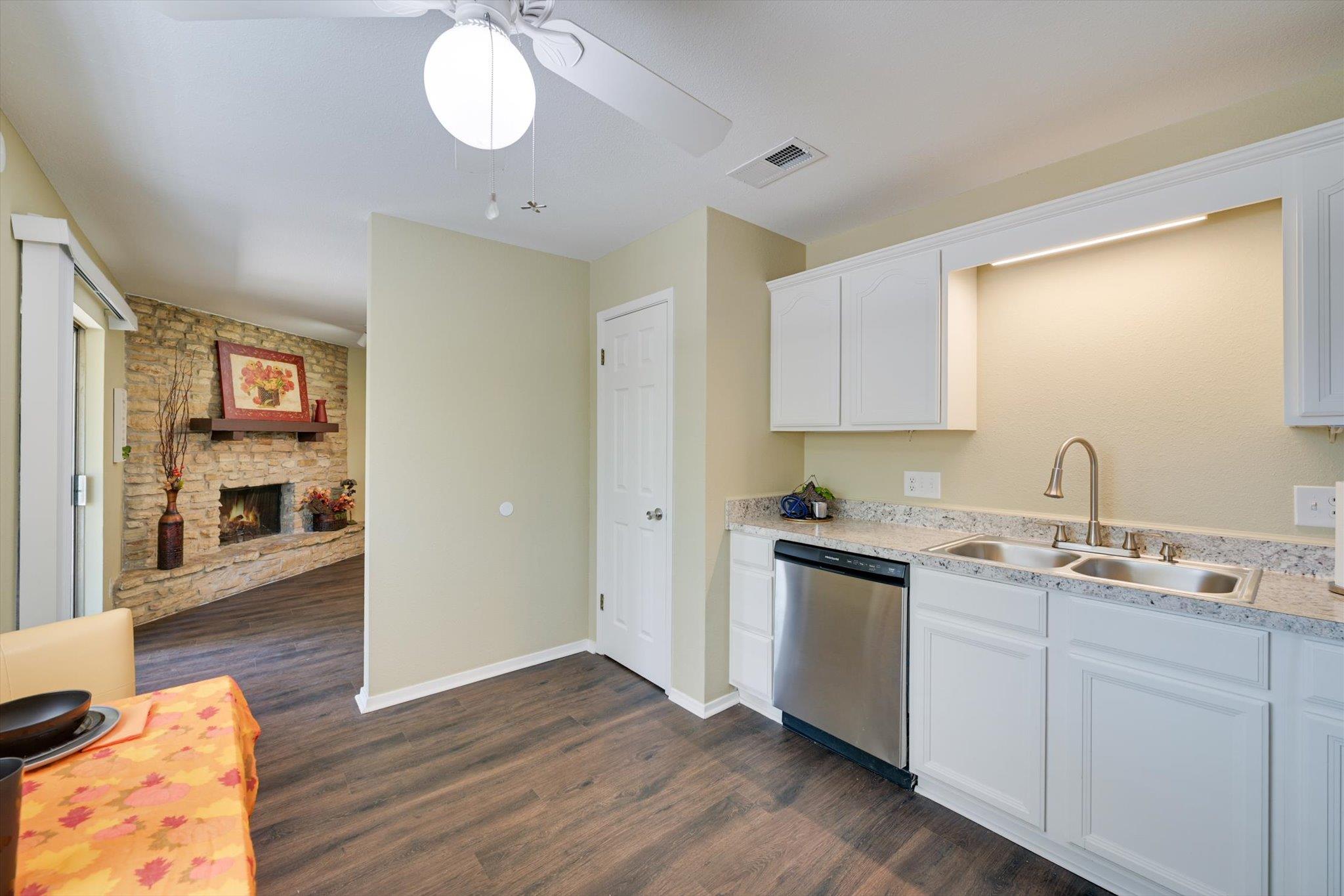 903 Rolling Green CIR