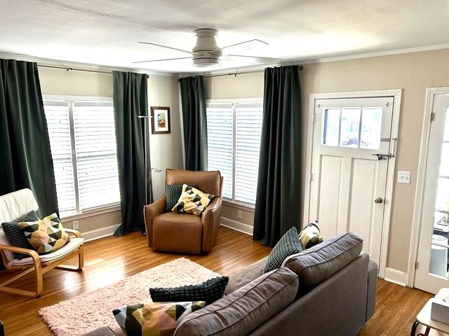 900 W PRAIRIE LEA ST