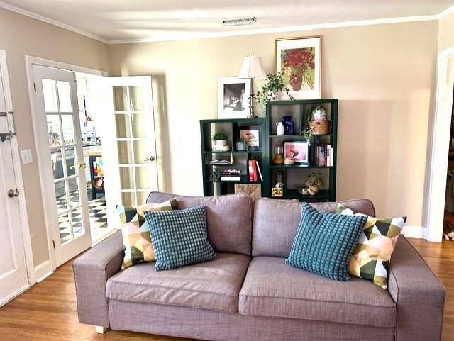 900 W PRAIRIE LEA ST