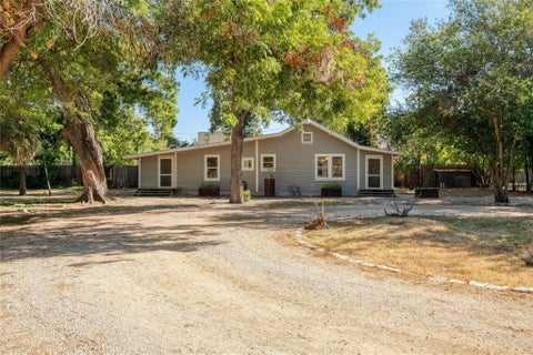 Photo of 712 Nowotny LN, Austin, TX 78702 (MLS # 6332412)