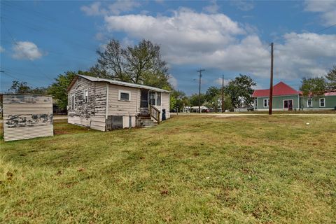 A home in Giddings