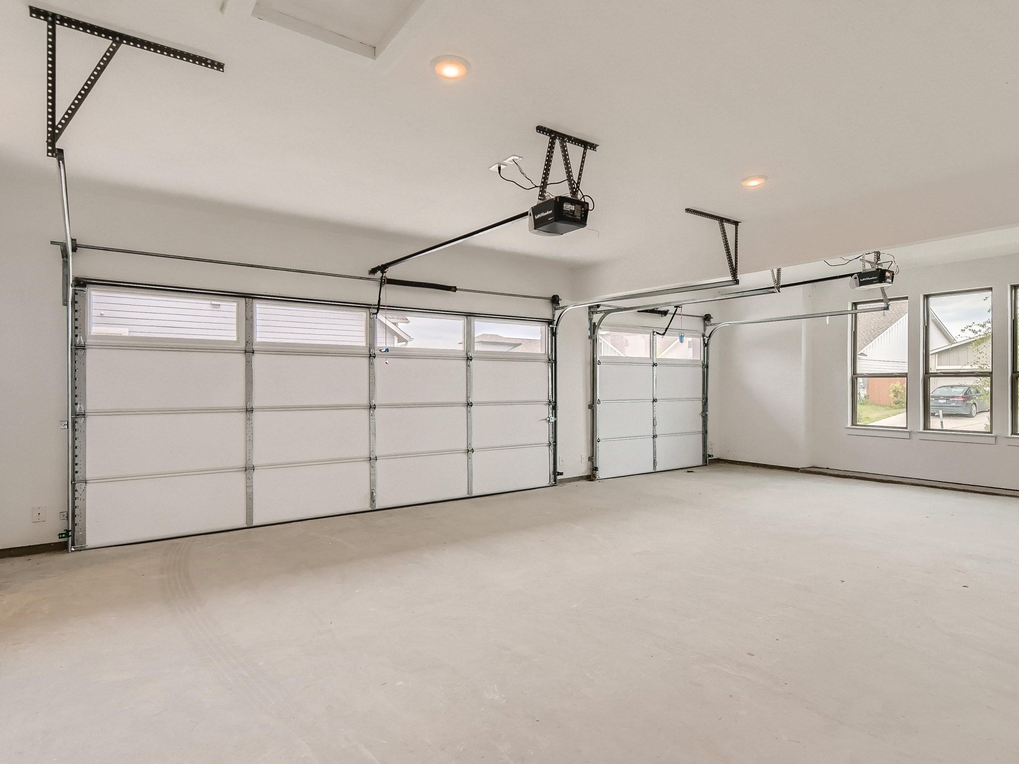 Austin, Texas 78744, United States, 4 Bedrooms Bedrooms, ,4 BathroomsBathrooms,Residential,Active,253054