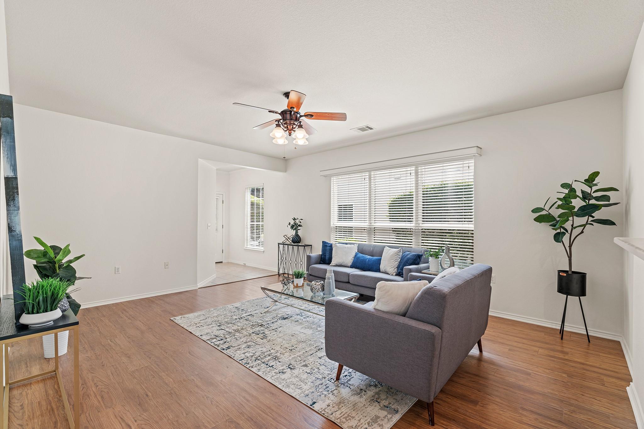 208 Crockett LOOP
