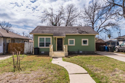 Photo of 930 W Ridgewood CT, San Antonio, TX 78201 (MLS # 2807630)